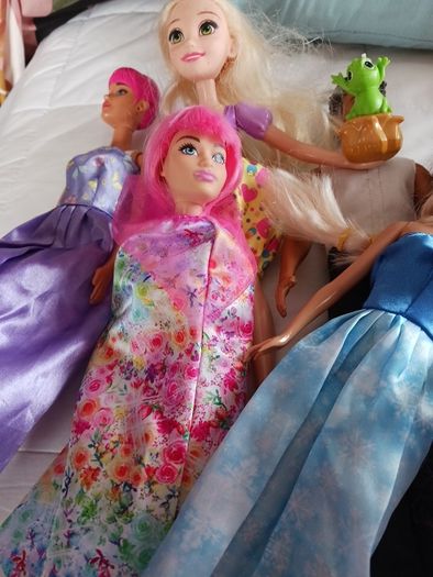 Assorted dolls