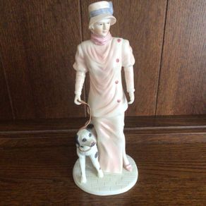 Regal House Collection Nadia Figurine P1250
