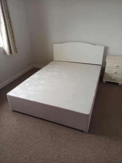 Double divan bed