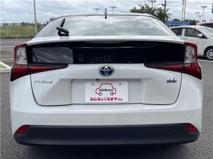 Toyota Prius 2021 price negotiable urgent sale