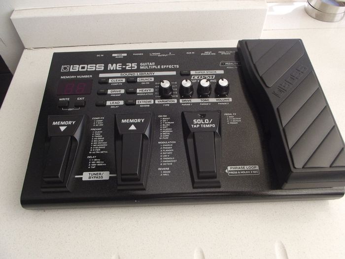Boss ME-25 Guitar Effects Processor - includes power supply