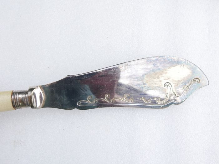 Vintage Boxed Silver Plated Set of Faux Bone Handled Fish Servers