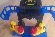 Imaginext Fighting Batcave with Superman figure