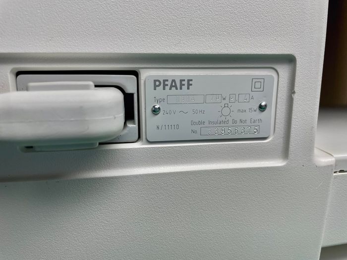 PFAFF Varimatic 6085 Sewing Machine - Just Serviced - Like New!