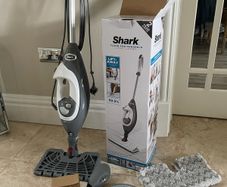 Shark Floor & handheld steam cleaner