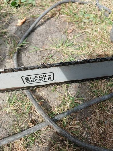 electric chainsaw
