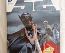Fifty-Two (DC Comics) Volume 1