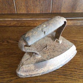 Antique Cast Iron smoothing Iron