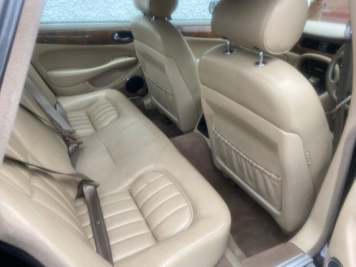 Jaguar XJ8 3.2 V8 Petrol