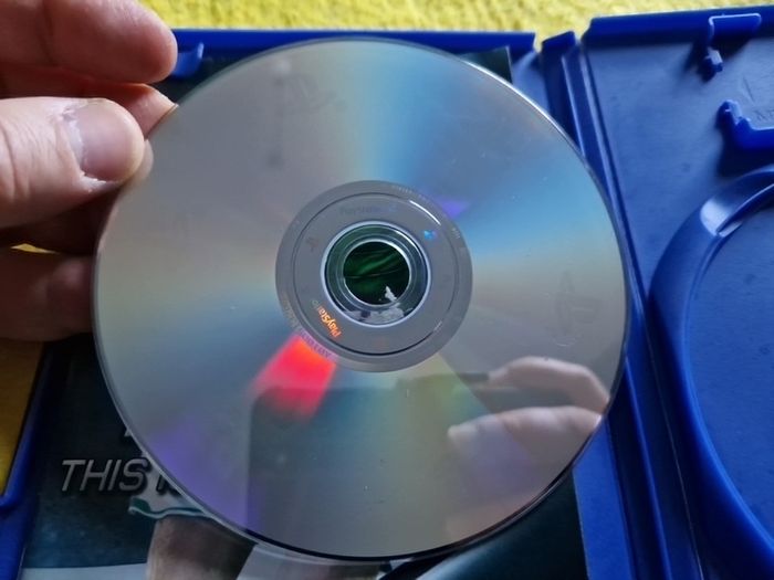 This is football 2004 PlayStation2 Ps2 games Original
