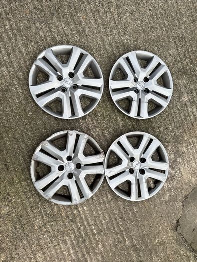 Dacia R16 wheel cups