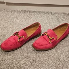 Flat ladies shoes