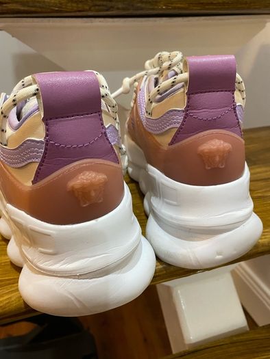 Woman's trainers size 4