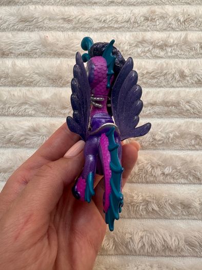 Spin Master Hatchimals Pixies Riders Black Glitter Lily and Seastallion Glider only approx. 9 cm. Used please see photos