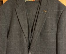 Cavani 3 piece herringbone 48r worn once