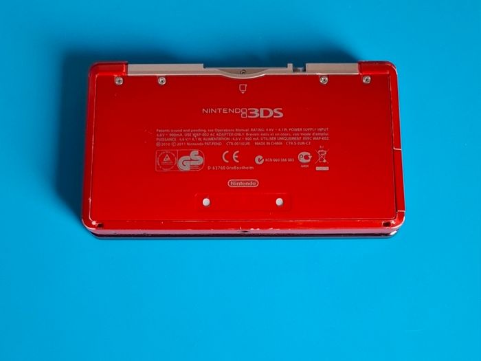 Nintendo 3DS Metallic Red