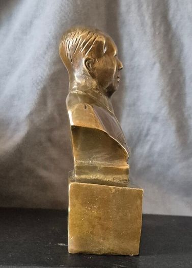 Small vintage bronze bust of chairman mao
