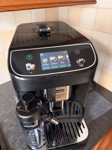 DeLonghi Magnifica Plus coffee machine