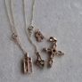 Vintage 9 CT gold necklaces, pendans.  Price from 65 euro Image 10