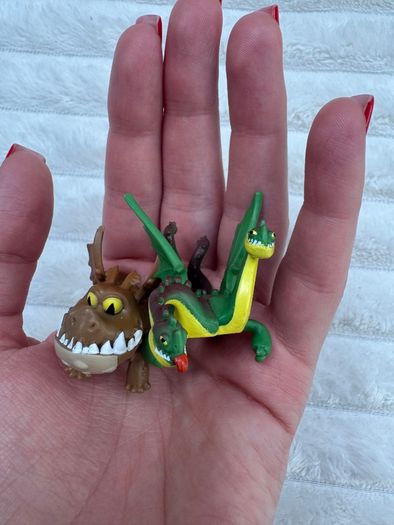 Mystery Dragon Series 1 mini Spin Master Dreamworks Dragons Barf and Belch and Meatlug  approx. 5 cm. damaged boxes Please see photos