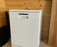 LOGIK LDW60W23 Full Size Dishwasher