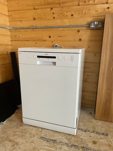 LOGIK LDW60W23 Full Size Dishwasher