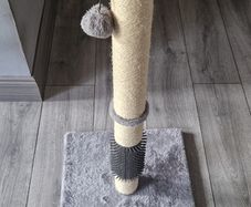 Cat scratching post