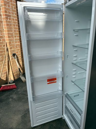 whirlpool intergrated fridge
