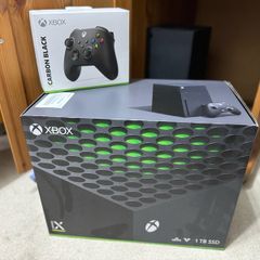 Xbox X 1TB + 2 Controllers + Games