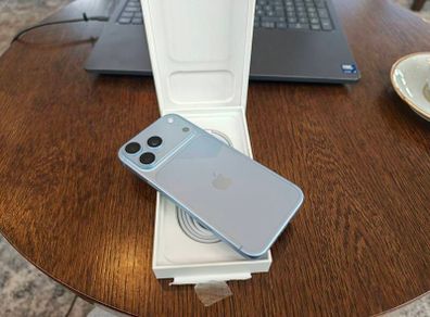 iPhone 18 Pro Max 256gb Glacier EU model. 1 week old. Trade-in/Swaps Welcome