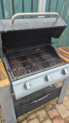 3 burners Outback bbq
