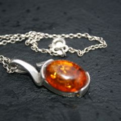 Vintage Real Baltic Amber & Sterling Silver Large Classic Pendant With Sterling Silver Chain -, Amber 8,3g