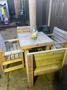 outdoor table and 4 chairs