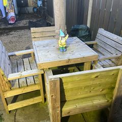 outdoor table and 4 chairs