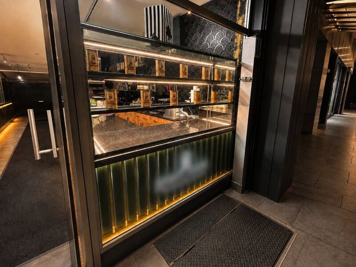 Custom Made Heated food and pastry display counter