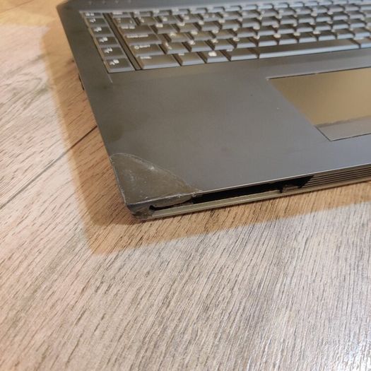 3 Gaming Laptops Alienware + 2 Asus ROG for parts or fix