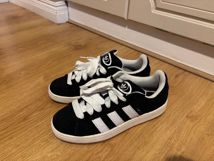 Adidas Campus - Size 9