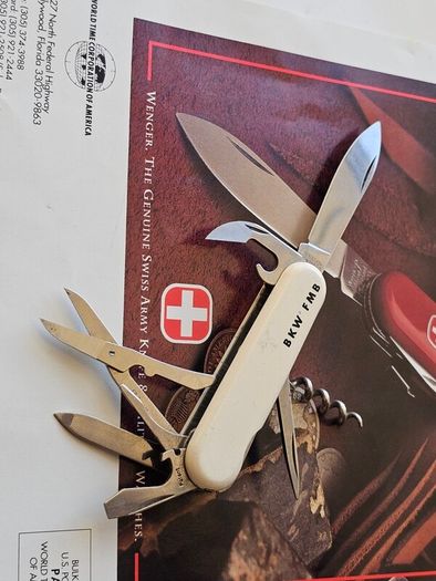 Vintage Wenger Traveler Discontinued Collectable Swiss Army Knife 85mm model