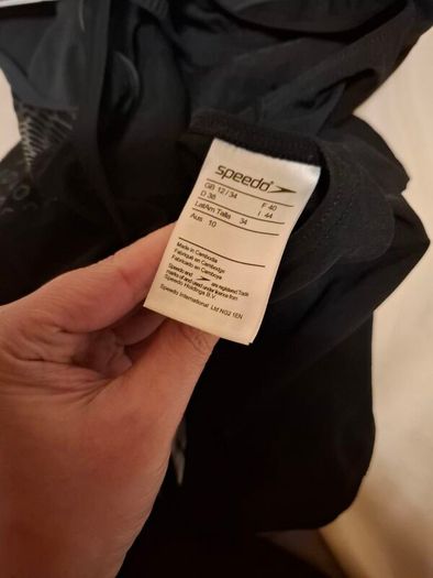 Speedo swimsuit size 12/34 : medium