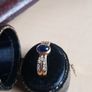 18 ct gold ring with Sapphire stone and 16 brilliant cut diamonds Image 4
