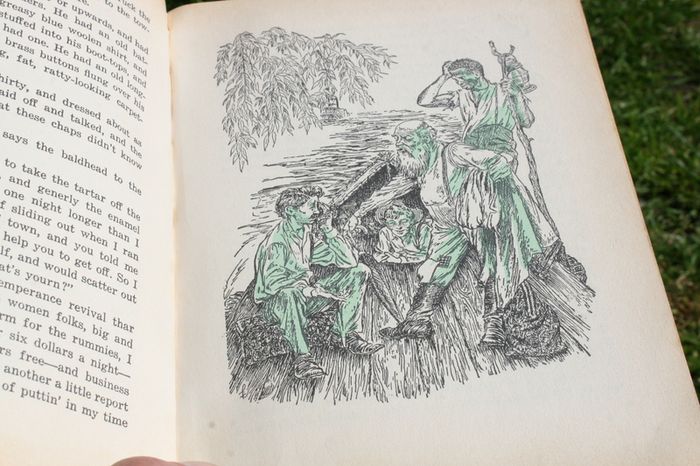 Vintage Classic Children's Edition, Huckleberry Finn  by Mark Twain