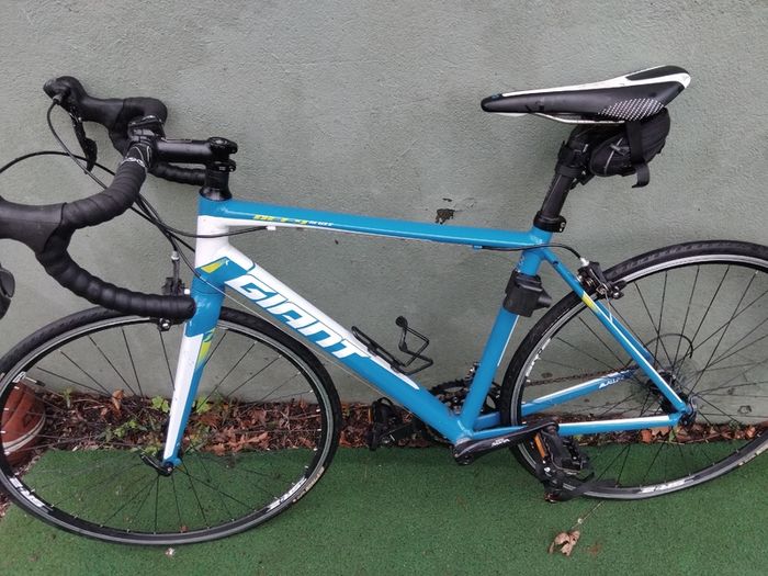 Giant defy 3 roadbike