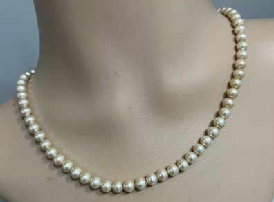 pearl necklace