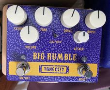 Guitar effects pedals (AKAI Tonecity)