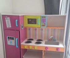 kids play kitchen