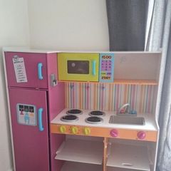 kids play kitchen