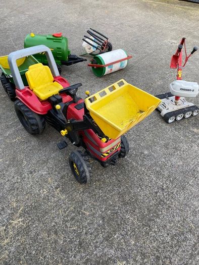 Toy farm machinery