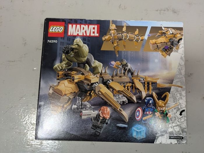 76290 avengers Vs the leviathan