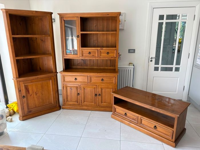 Matching set of 2 cabinets & coffee table