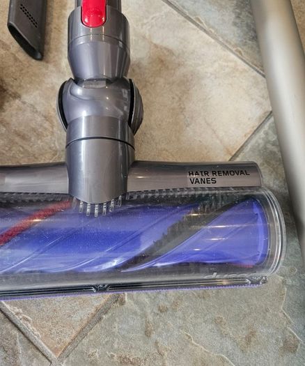 Dyson V8